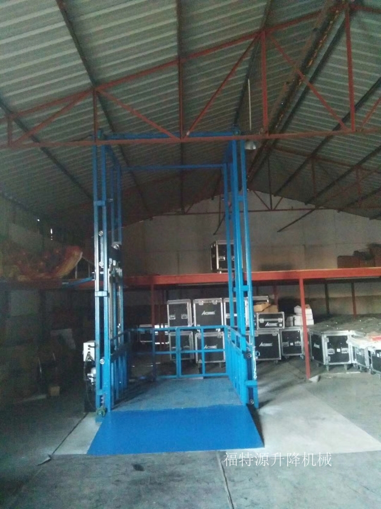 導(dǎo)軌式升降貨梯