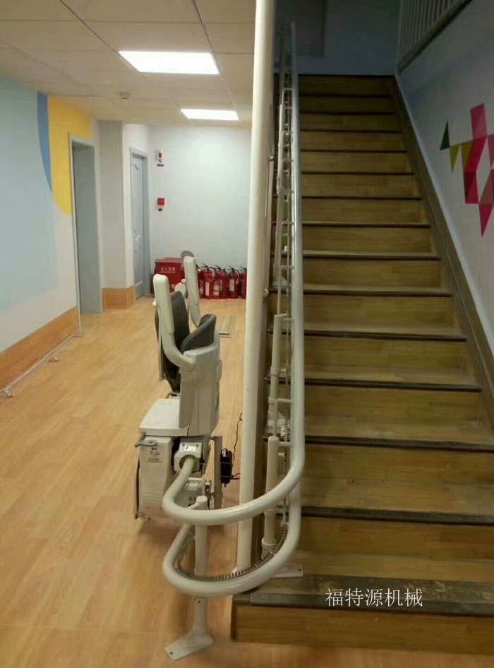 斜掛無障礙升降平臺